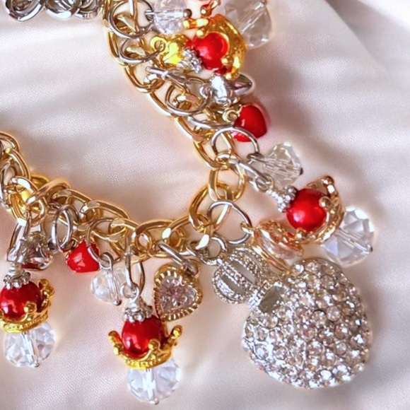 Elegant Gold and Red toned Queen of Hearts Charm Necklace - Picture 13 of 17